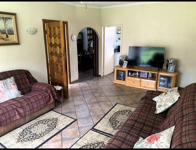 4 BEDROOM HOUSE FOR SALE IN FREEWAY PARK